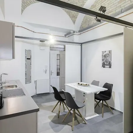 Paulay 14 Apartmens *